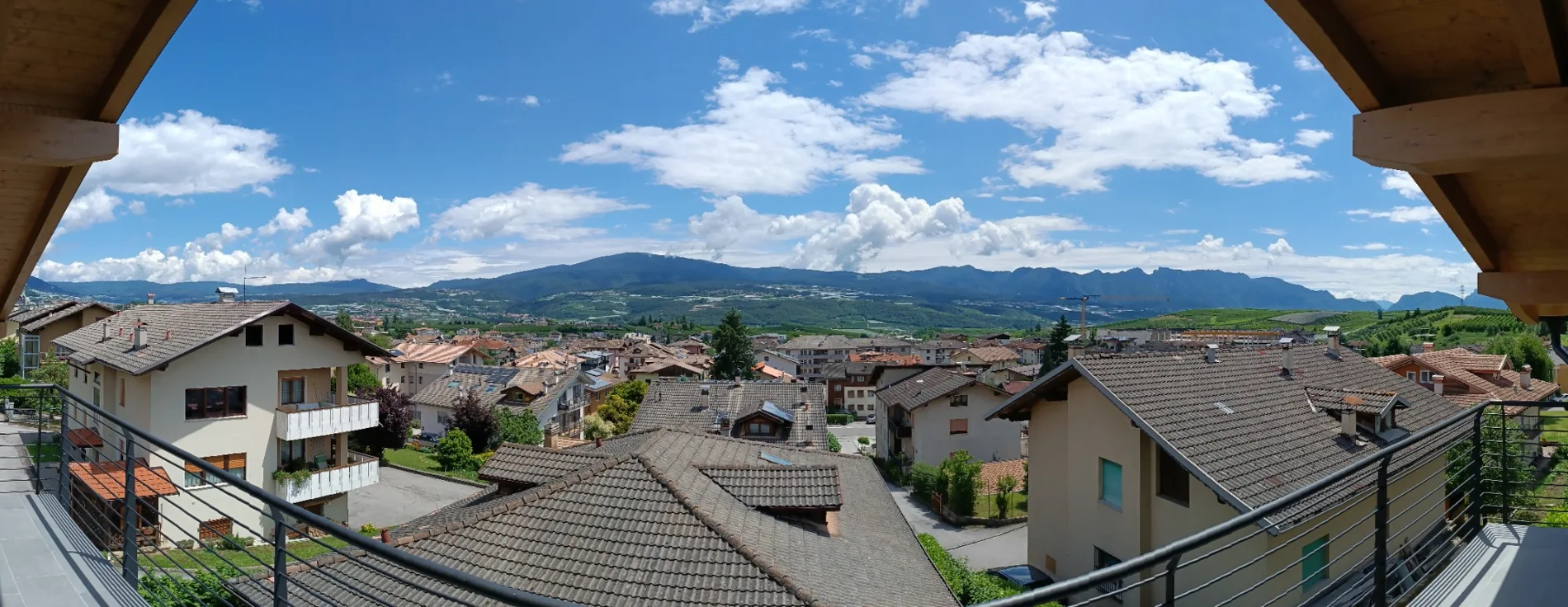 Panorama autentico di Cles e della Val di Non